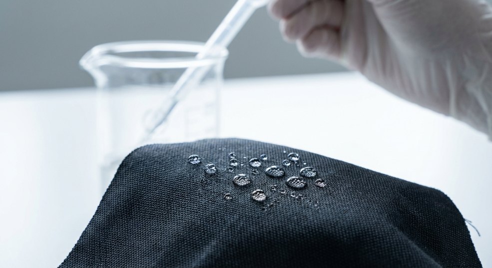 涂层工艺处理：开启服装先进防护新时代的秘密武器