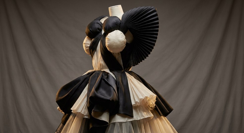 Viktor & Rolf 2024 秋冬高定系列发布第一张图