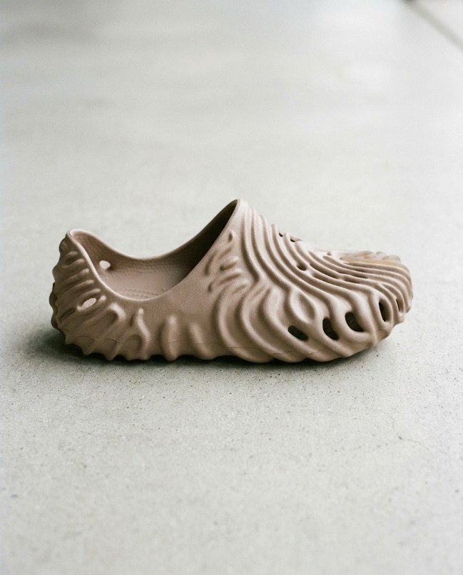 Salehe Bembury x Crocs Pollex Slide 新配色发布在即第一张图