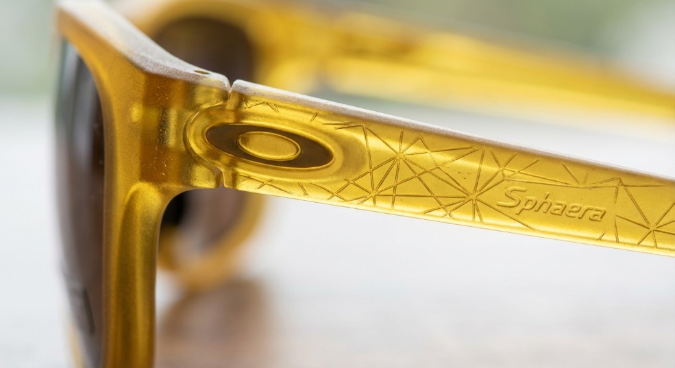 Oakley 发布全新墨镜系列 Inner Spark第一张图