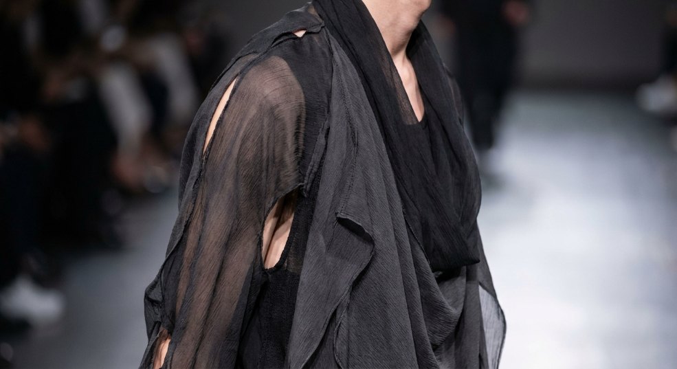 YOHJI YAMAMOTO 发布 2025 春夏男装系列第一张图