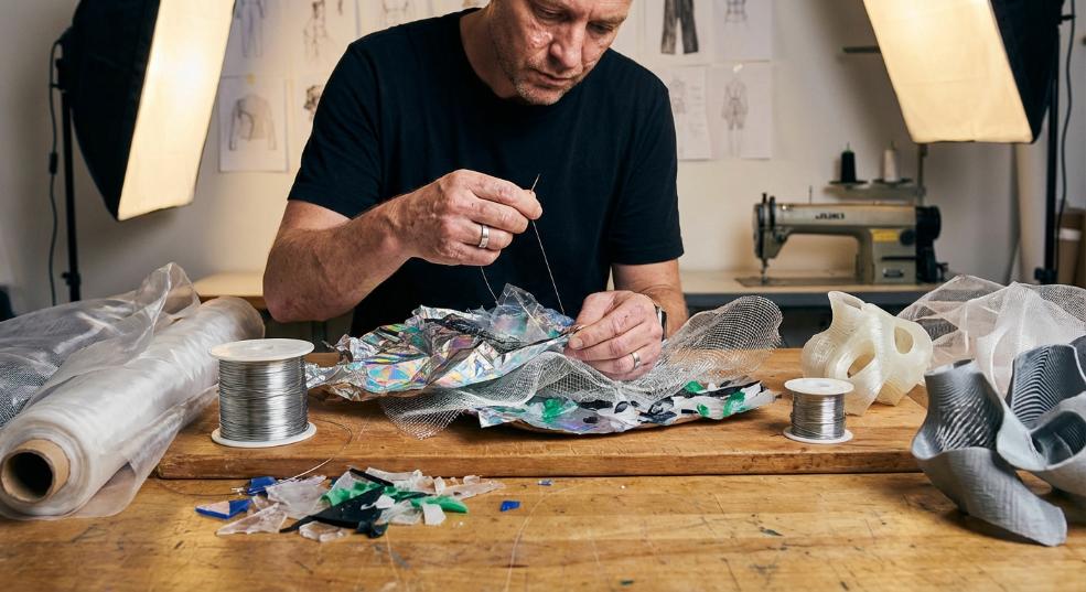 前卫实验性穿搭：打破常规，引领未来时尚潮流第一张图