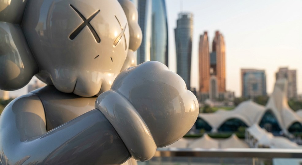 《KAWS:HOLIDAY》全新企划登陆阿布扎比第一张图