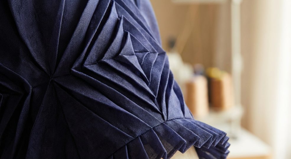 褶皱设计美学：服装中的艺术与创新探索第一张图