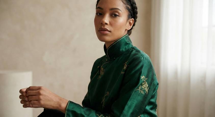 为什么“立领中式元素”会成为2026年服装设计的璀璨新星？其实，很多时候，我们都忽略了那些源远流长、趣味十足的细节。曾经