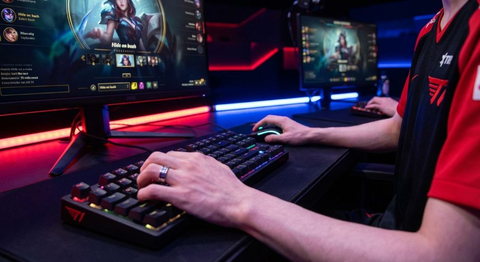 Faker 宣布与 T1 续约至 2029 年第一张图