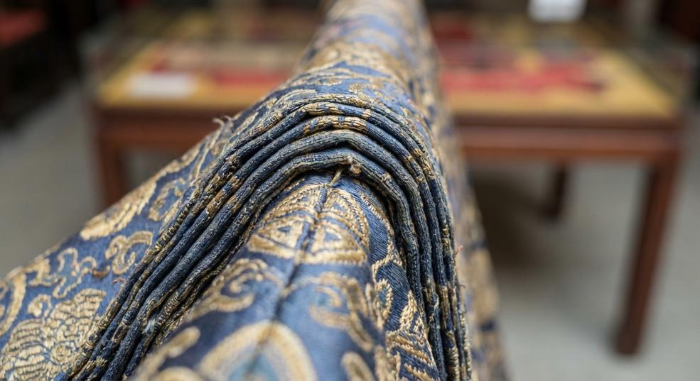 揭秘连袖传统剪裁：古法工艺中的时尚密码第一张图