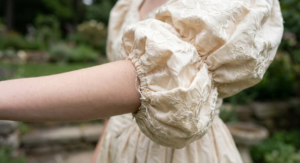 泡泡袖复古元素：穿越时尚的优雅新风潮第一张图