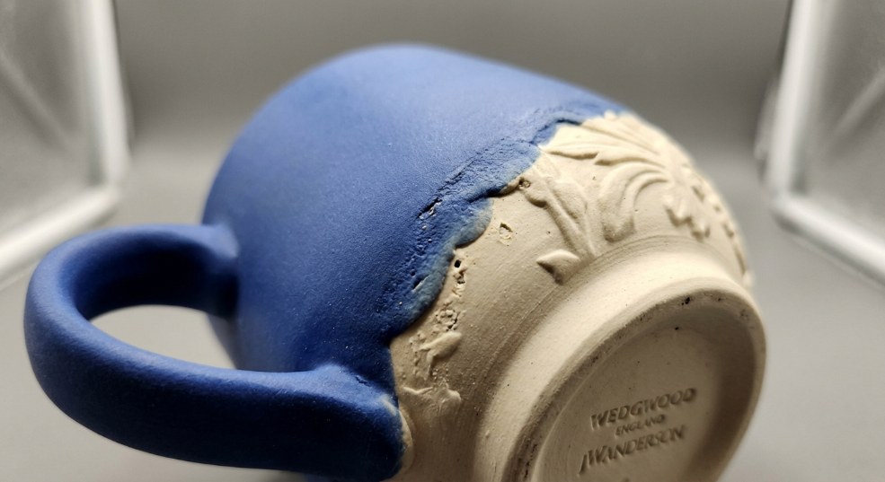 JW Anderson 携手 Wedgwood 致敬传奇 Lucie Rie 发布限量杯碟第一张图