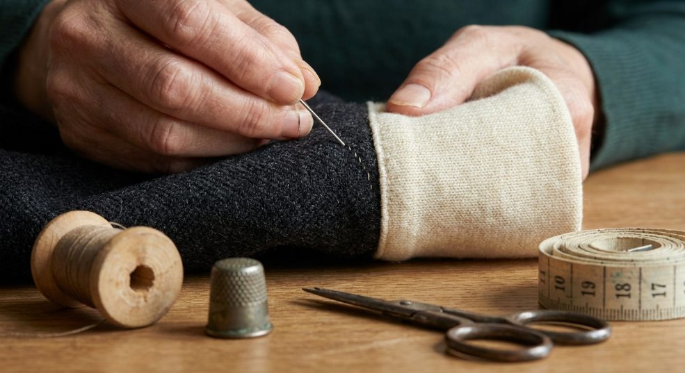 连袖传统剪裁揭秘：古朴工艺中的现代传承第一张图