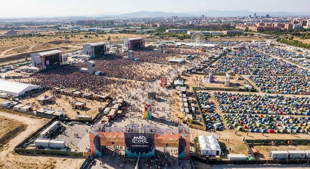 Jennie 领衔 2026 年「Mad Cool」音乐节第一张图