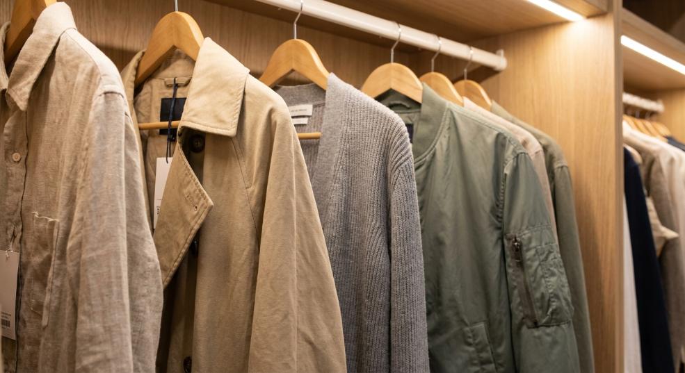 春季薄外套搭配指南：穿出你的时尚新高度第二张图