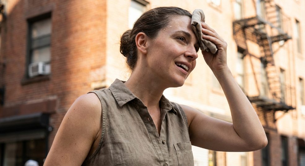 无袖清凉设计：夏日衣橱的避暑神器与时尚新宠第一张图