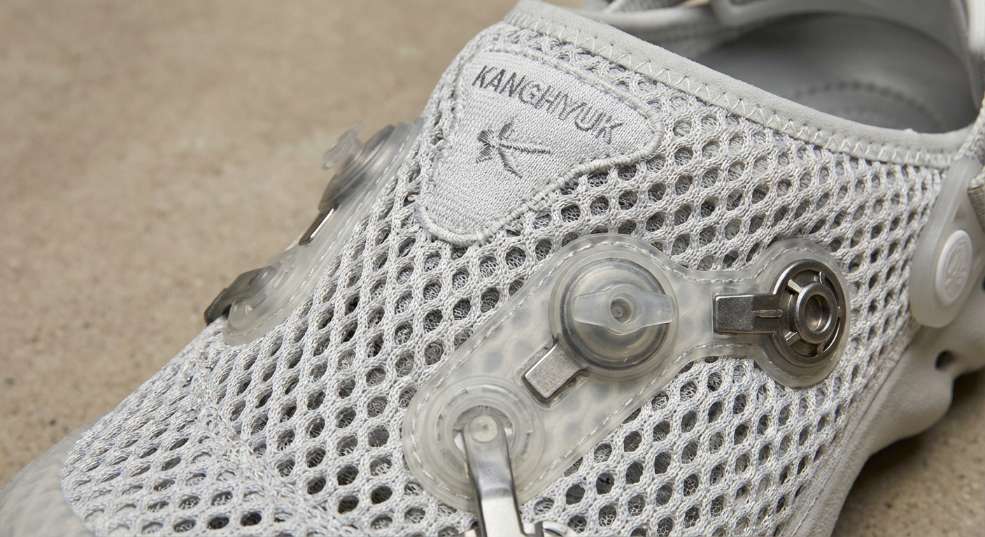 KANGHYUK x Crocs 全新合作鞋款登场第一张图