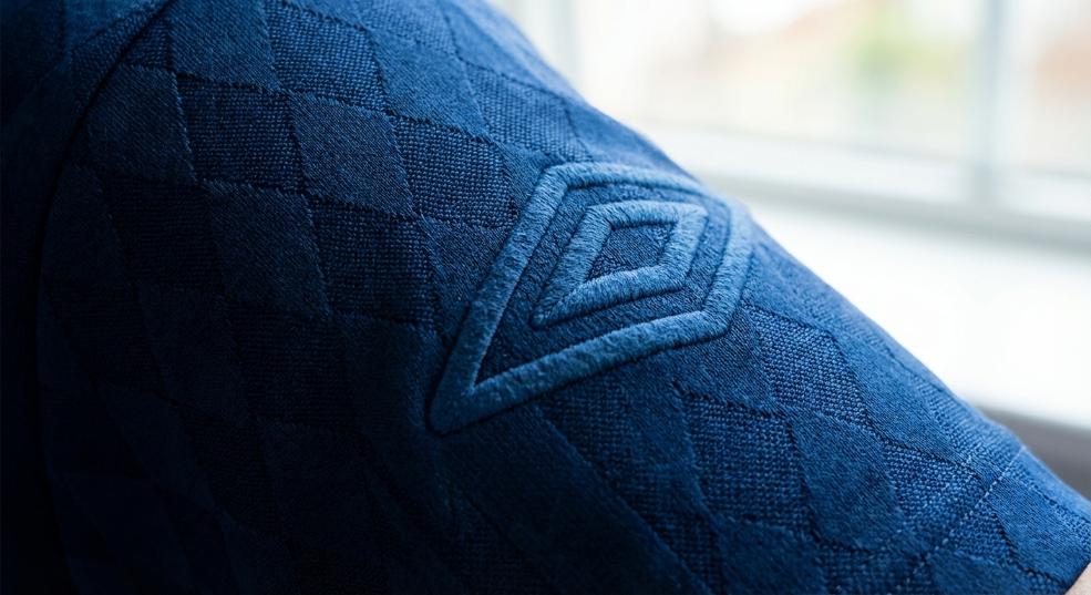 Umbro 携手 Carnival 推出 Field Legacy 系列第一张图