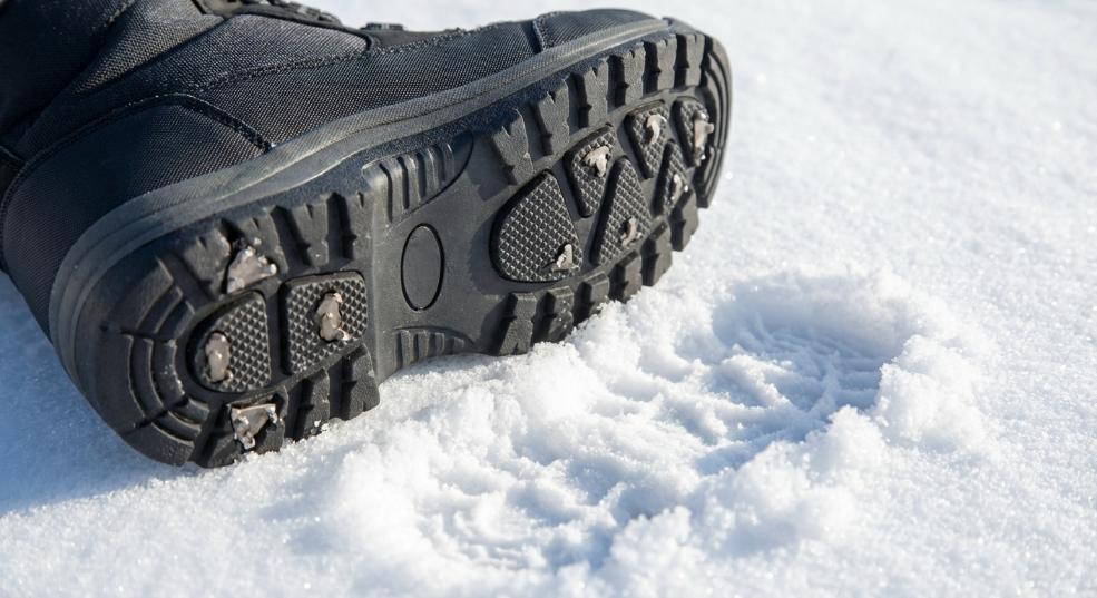 雪地防滑保暖穿搭指南：你的冬季护航利器第一张图