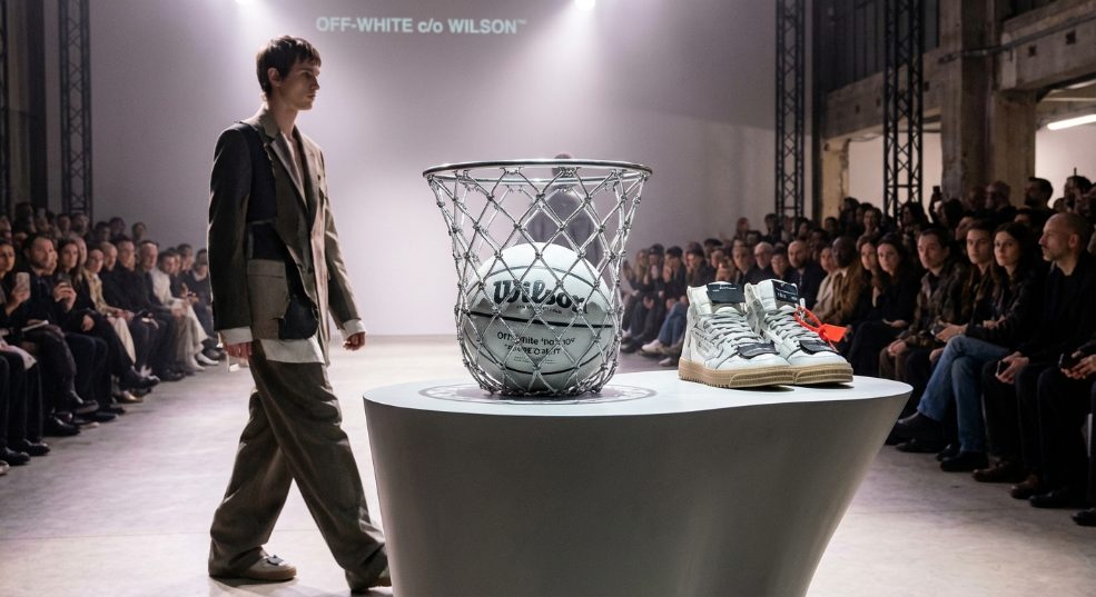 Off-White™ 携手 Wilson® 推出首款联名篮球第一张图