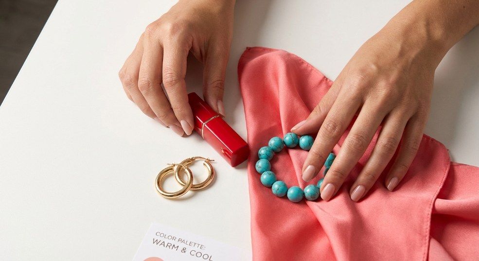 彩色点缀技巧：让你的穿搭瞬间升级的秘密武器第一张图