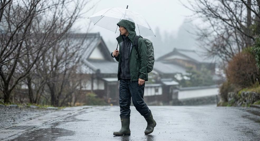 梅雨季节防潮搭配指南：御湿潮的穿搭秘籍第二张图