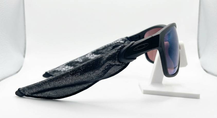 Oakley 发布限量版新作「Oakley® Moonveil」第一张图