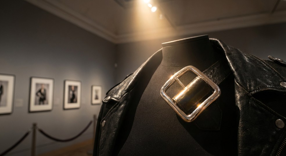 金属扣质感：点亮服装设计的秘密武器第一张图