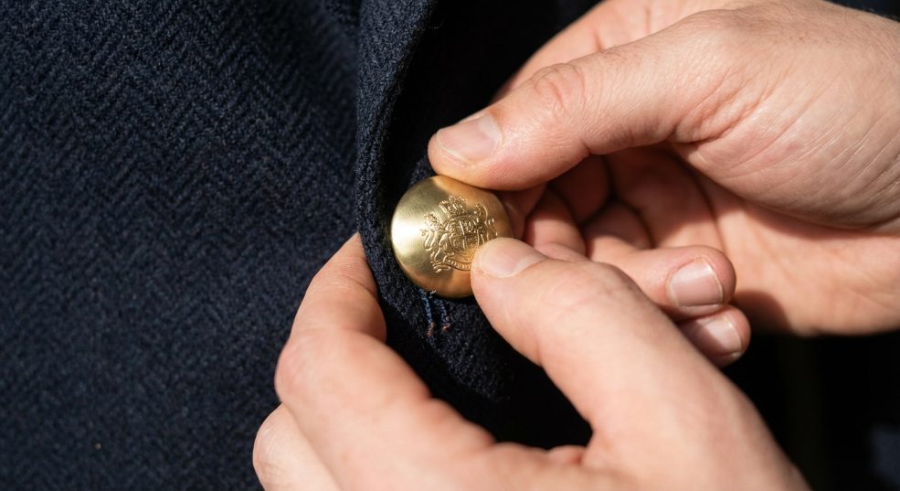 金属扣质感：揭秘服装背后的魅力密码第一张图