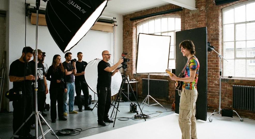 Av Vattev 2025 春夏系列发布第一张图