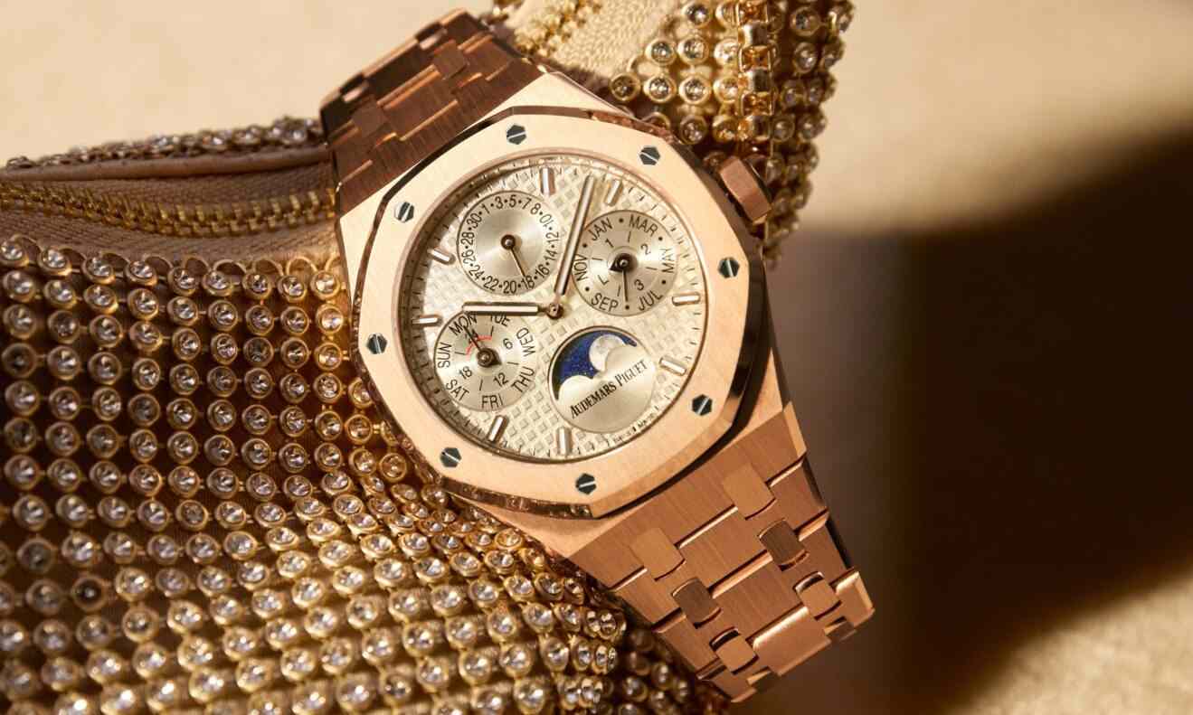 Audemars Piguet 推出首款 38 毫米皇家橡树万年历腕表