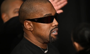 Ye 的马里布豪宅第三次挂牌出售