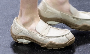 FENDI 2025 春夏系列「乐福运动鞋」近赏