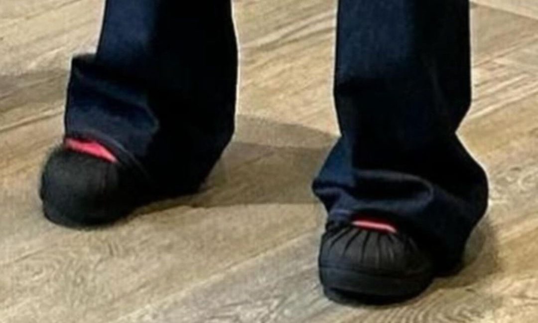 菲董上脚全新合作款 adidas 球鞋