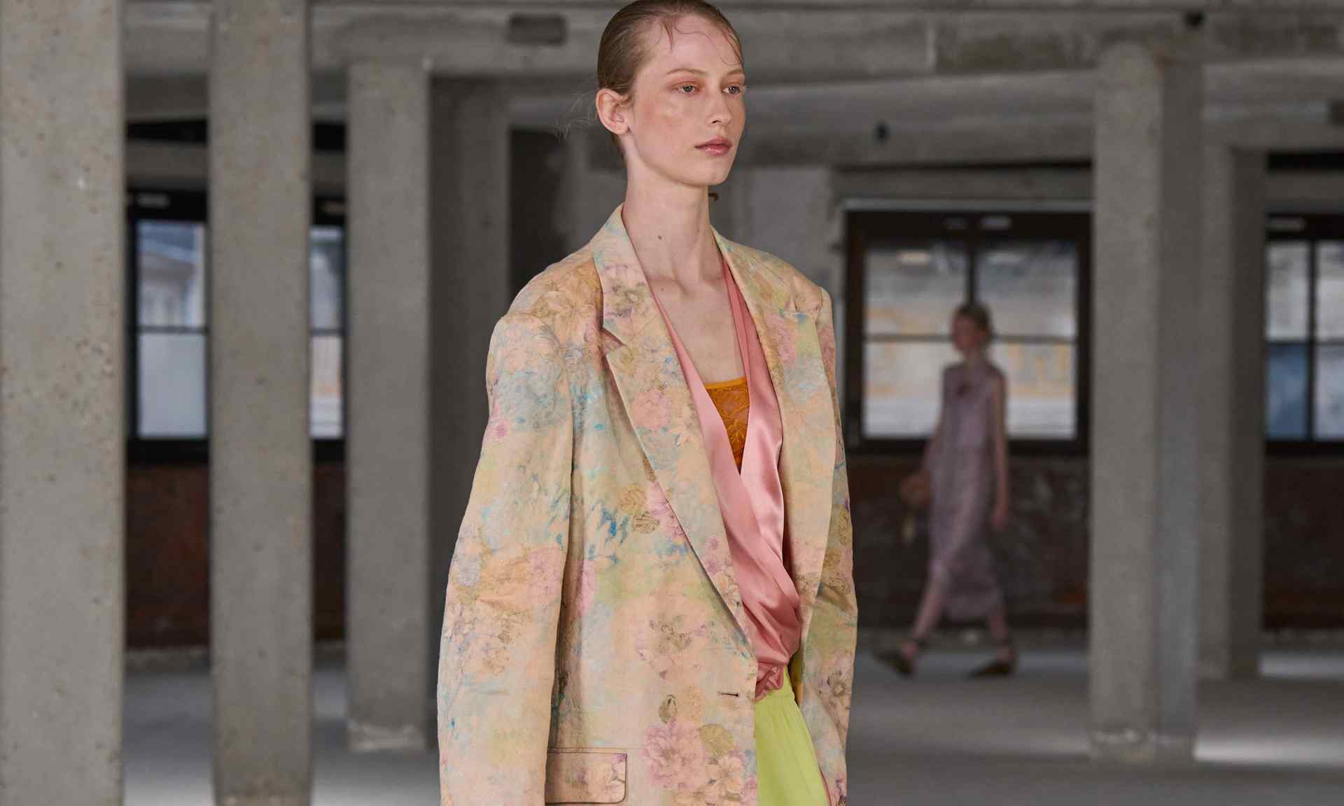 DRIES VAN NOTEN 发布 2025 春夏女装系列