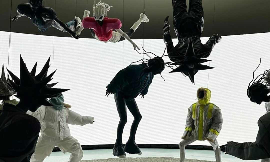 Dingyun Zhang x Crocs 2025 春夏系列亮相